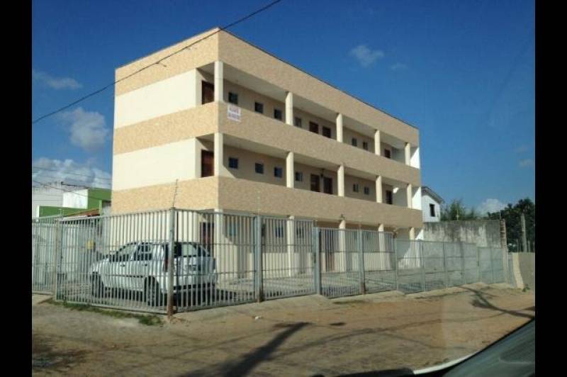 kitnet com garagem perto do super show da Maria Lacerda